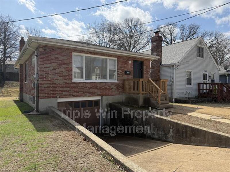 220 Falcon Dr.